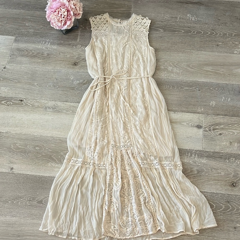 Elegant Cream Lace Dress